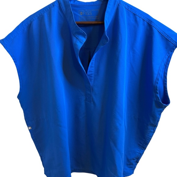 Figs Rafaela Oversized Scrub Top with Blue Mandarin Collar Cap Sleeve Blouse - Picture 4 of 11
